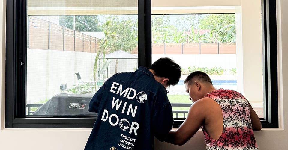 EMD technician guiding a builder on site